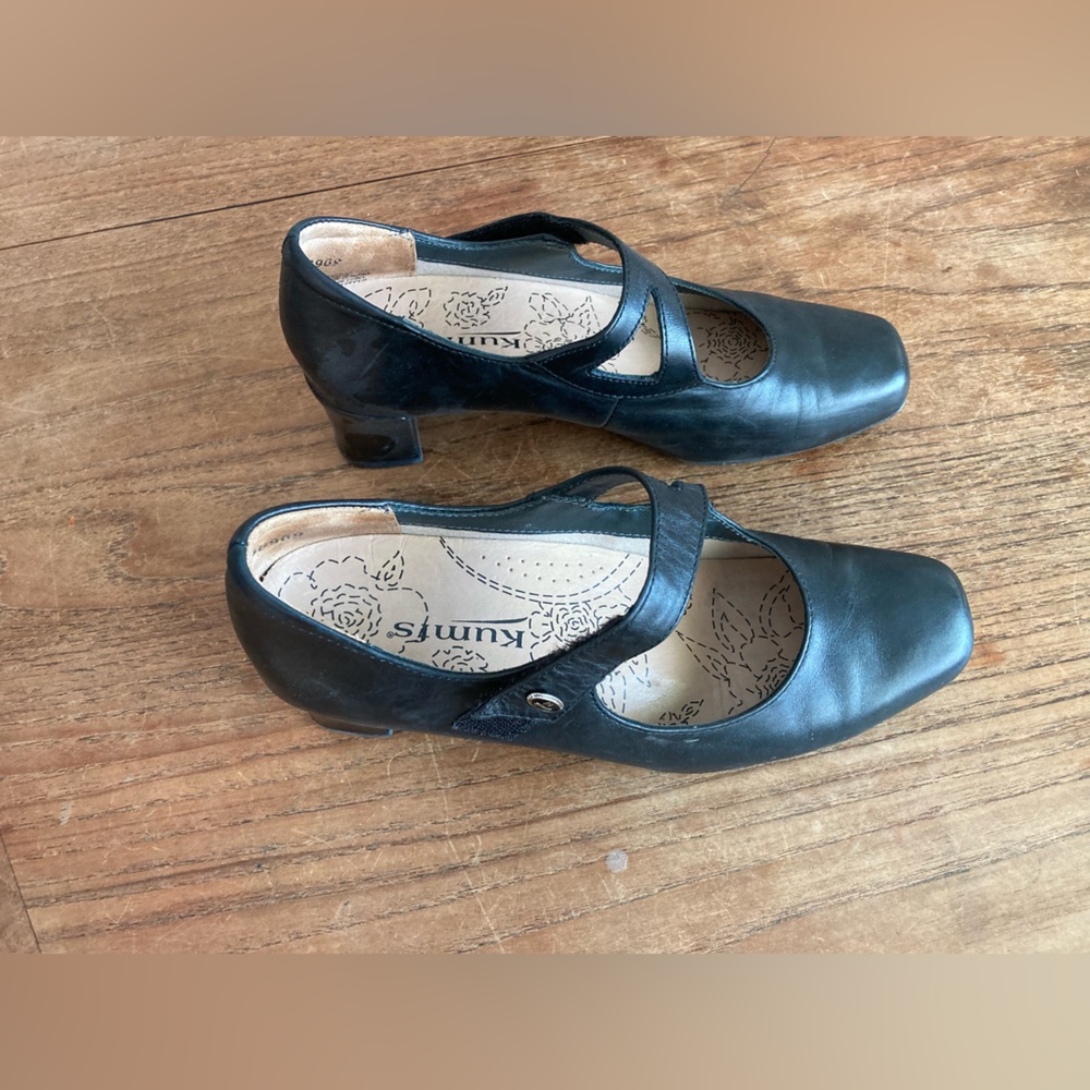 Black MaryJane heels